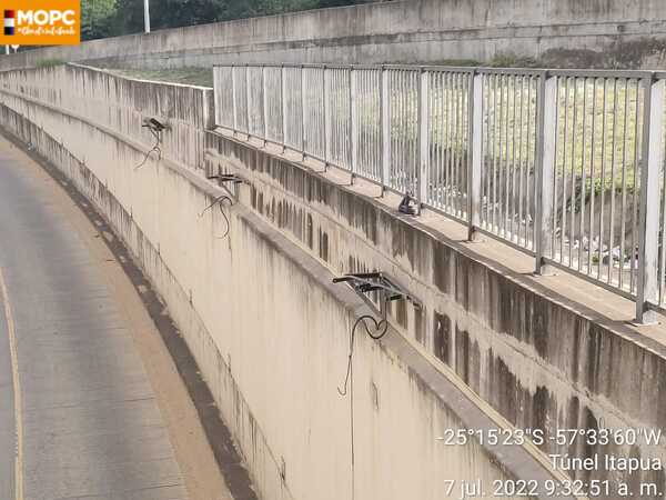 Diario HOY | Hurtan parte de la luminaria del Túnel Itapúa de la capital