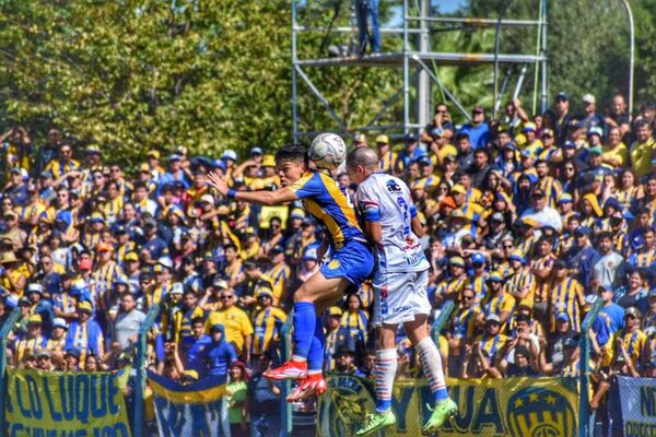 Luqueño jugará sus próximos partidos a puertas cerradas - Fútbol de Ascenso de Paraguay - ABC Color