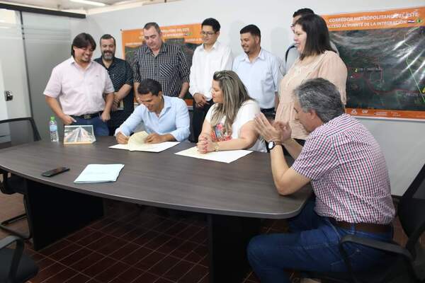 MOPC y Municipalidad de Franco firman convenio en torno a las obras complementarias al Puente de la Integración - Noticde.com