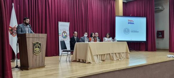 Curso contabilidad gubernamental y administración de bienes del Estado se realiza en la gobernación de Itapúa