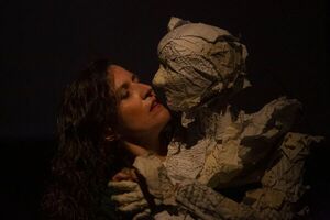Confusión elemental: un unipersonal con títeres