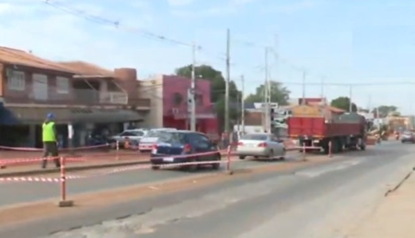 Diario HOY | Frentistas denuncian lento avance de obras en Tres Bocas: “El ministro oñemo lente hû”
