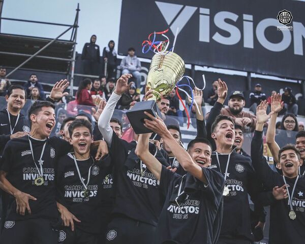 Olimpia Sub 15, campeón invicto - Fútbol - ABC Color