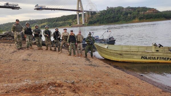 Armada y Policía de Brasil incautan seis embarcaciones en río Paraná