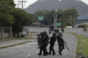 Docentes declaran un paro indefinido en Panamá por el alza de combustible - MarketData
