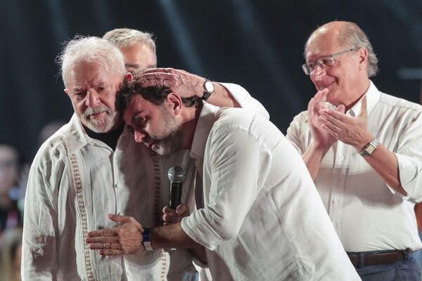 Lanzan bombas caseras en acto donde Lula pide fin de la violencia en Brasil - Mundo - ABC Color