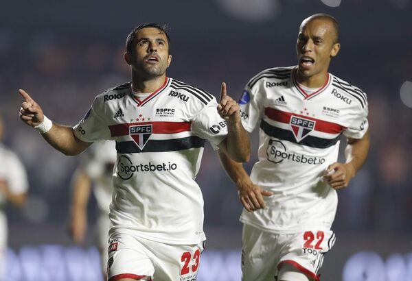 Sao Paulo se pasea ante Universidad Católica y retará a Ceará en cuartos - Fútbol Internacional - ABC Color