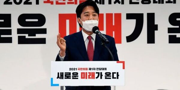El líder del partido gobernante en Corea del Sur fue suspendido de su cargo por un escándalo de prostitución