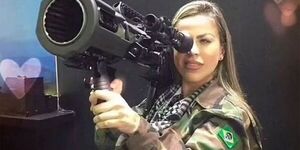 La modelo, actriz y francotiradora brasileña Thalita do Valle murió durante un bombardeo en Ucrania