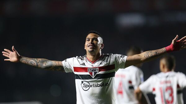 Sao Paulo se pasea ante Universidad Católica