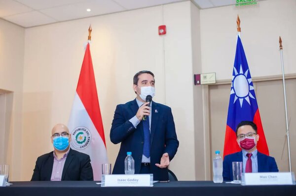 El MIC y el Proyecto FOMIPYMES de la Misión Técnica de Taiwán, entregaron los certificados del curso de diseño y modelaje de calzados