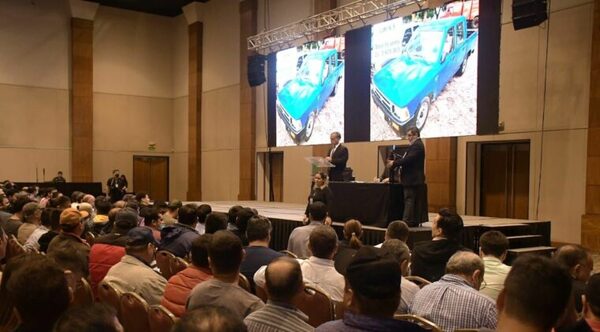 Remate de vehículos de Yacyretá: recaudaron G. 8.800 millones