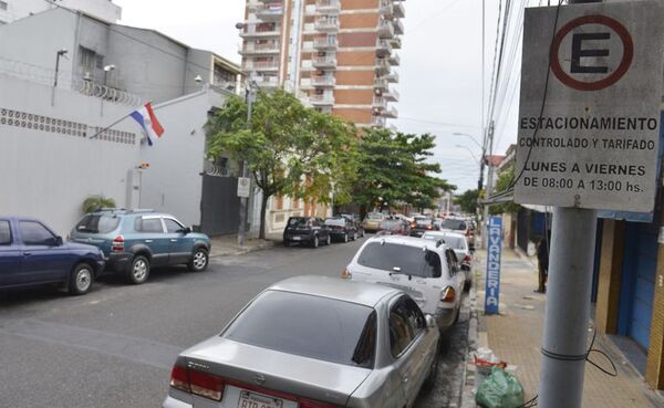 Estacionamiento tarifado: incertidumbre entre vecinos y cuidacoches del microcentro de Asunción - Nacionales - ABC Color