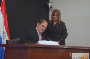 Diario HOY | Reconocimiento al ex ministro Reichardt 