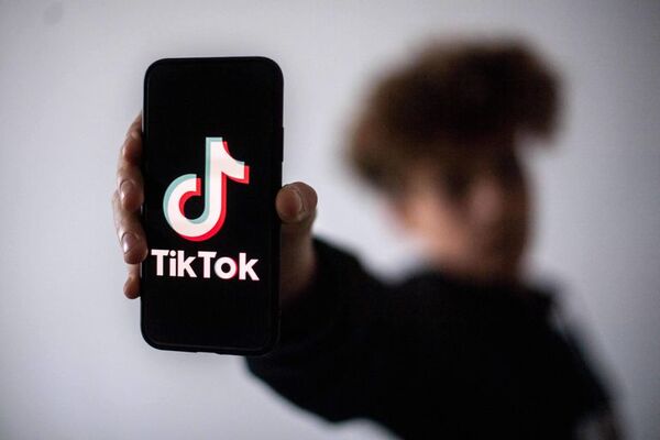 Denuncian TikTok ante justicia de EEUU tras muerte de dos niñas por “reto del apagón” - Tecnología - ABC Color
