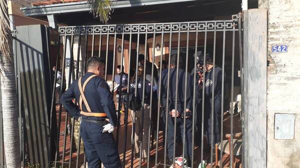 Crónica / Comisario encontró el cuerpo de un hombre en el patio de su casa