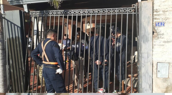 Hallan cadáver en casa de un comisario en Asunción - Noticiero Paraguay