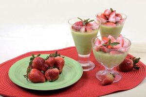 Crema de limón y frutillas, un postre light y sabroso - Gastronomía - ABC Color