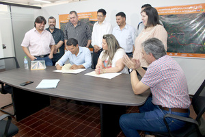 Firman convenio en el marco de obras complementarias en Franco - La Clave