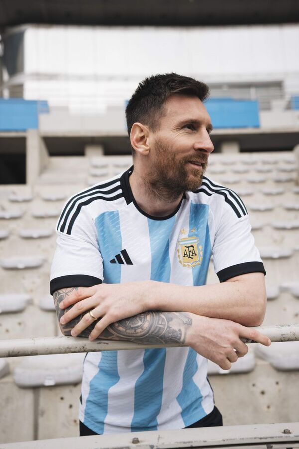 Adidas presenta la camiseta titular de Argentina para el Mundial Qatar 2022 - Fútbol Internacional - ABC Color