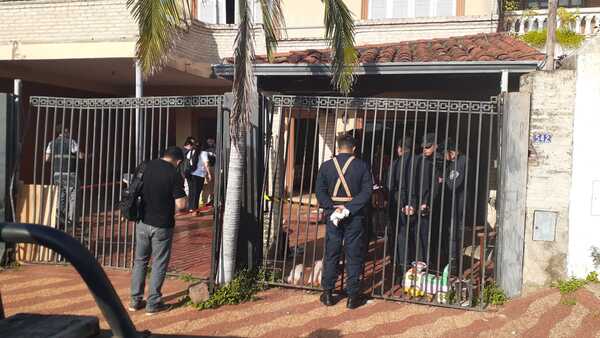 Diario HOY | Muerte en casa de comisario: víctima podría haber “caído” del segundo piso