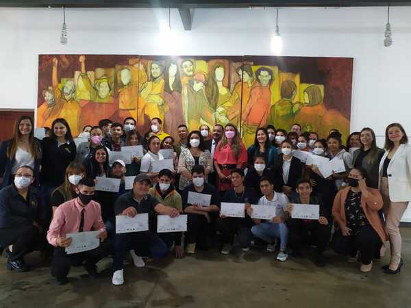 Alumnos de la Esc. Taller culminan curso en coctelería y atención a comensales