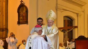 Monseñor Adalberto Mertínez recibió Palio Arzobispal