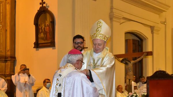 Monseñor Adalberto Mertínez recibió Palio Arzobispal