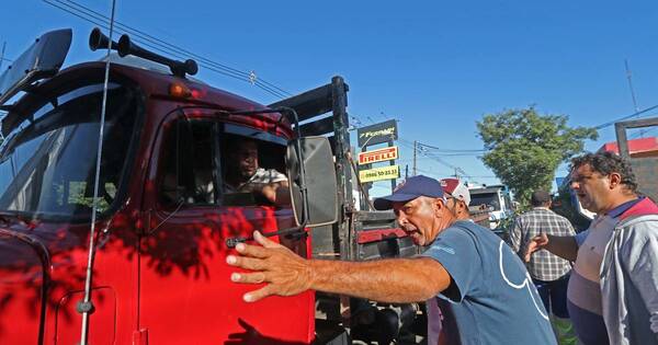 La Nación / Sector camionero logró acuerdo de mantener descuento de G. 400 en el precio del combustible