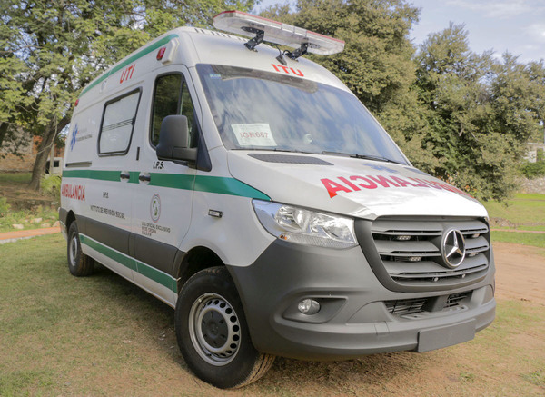 Grupo Condor entregó 30 Mercedes-Benz Sprinter equipadas para ambulancias al IPS