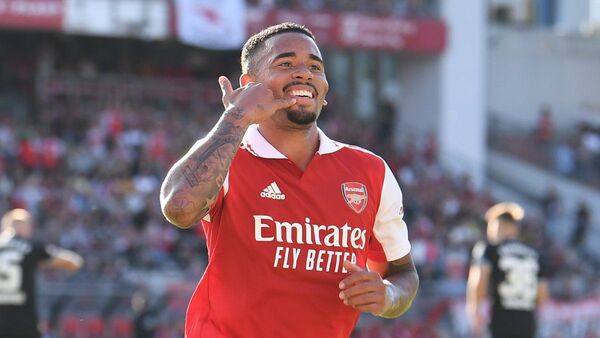 Gabriel Jesús tardó 90 segundos en estrenarse como goleador del Arsenal