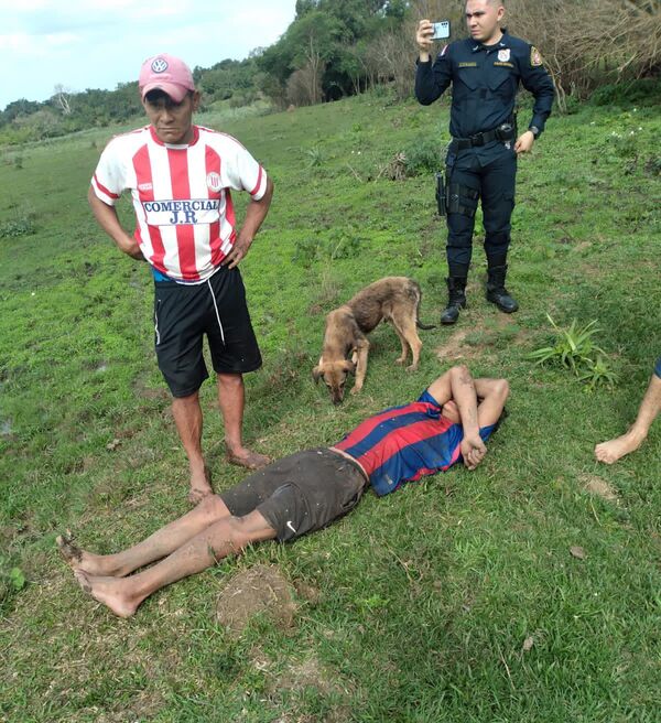 Fue sorprendido hurtando, al intentar huir se dislocó la rodilla y quedó aprehendido