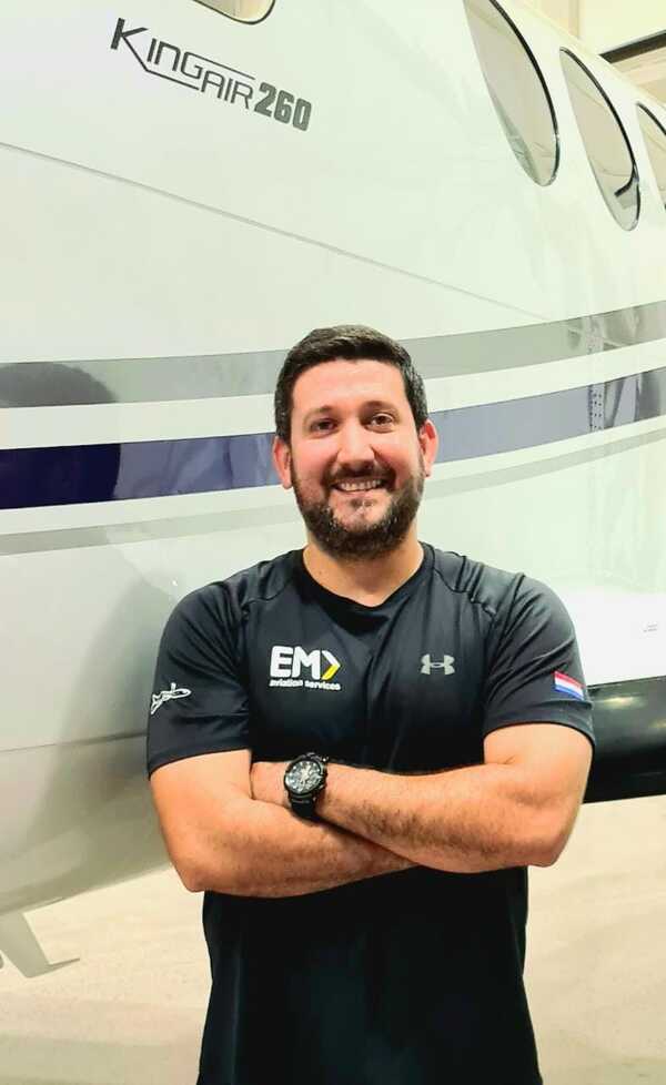 Encontró una oportunidad  en la aviación | Emprendedores | 5Días