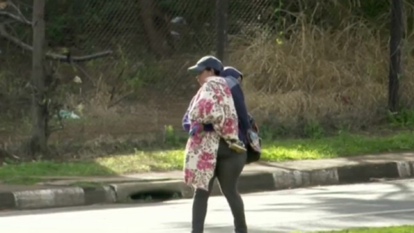 Medio brasileño señala que paraguayas usan niños para pedir limosna en calles de Foz de Iguazú