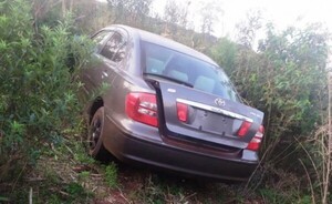 Abandonan en un yuyal vehículo denunciado como hurtado