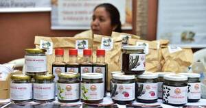 La Nación / Del bosque a la ciudad: mujeres chaqueñas compartieron sus productos en Asunción