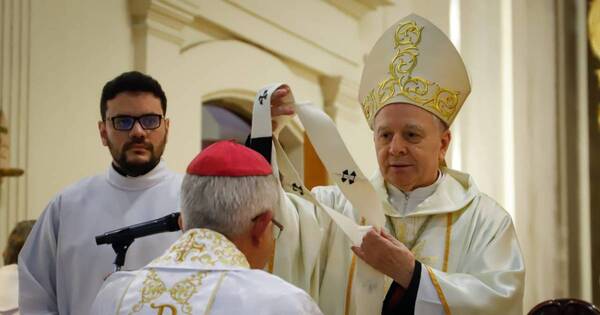 La Nación / Monseñor Martínez pidió que Chiquitunga interseda en su misión