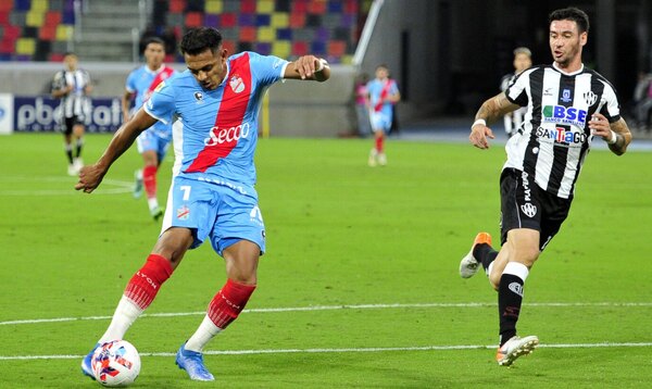 Versus / ¡No se va a San Lorenzo! Finalmente Cristian Colmán acordó con otro equipo - Paraguaype.com