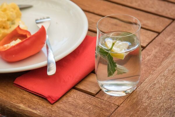 ¿Está bien beber con la comida? - Estilo de vida - ABC Color