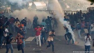 Multitud invade residencia del presidente de Sri Lanka