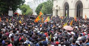 La Nación / Sri Lanka colapsa por la crisis económica: manifestantes asaltan residencia presidencial