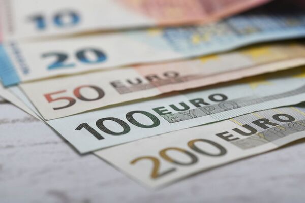 El euro en mínimos de dos décadas y exportación de reserva de petróleo estadounidense, entre los destacados de la semana - MarketData
