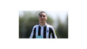 Miguel Almirón marcó un doblete para el Newcastle