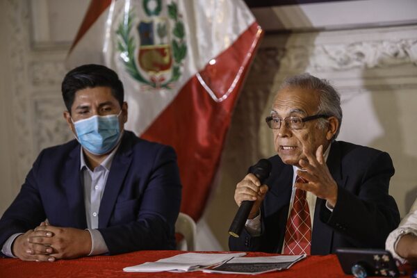Defensa respalda a las Fuerzas Armadas de Perú tras polémica con el primer ministro - MarketData