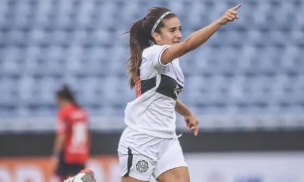Abunda tesapo´ẽ en el fútbol femenino, revela Jessica Santacruz