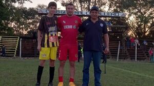 Padre, hijo y nieto son arqueros en un mismo club