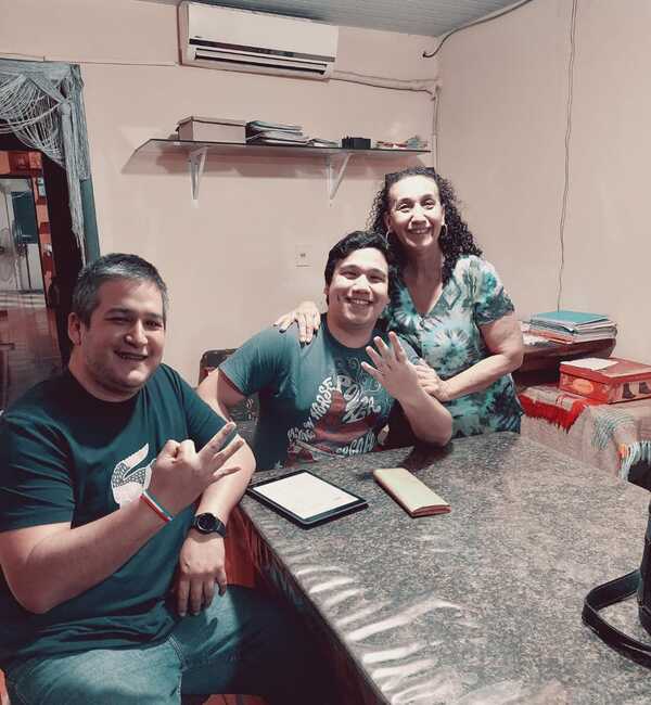 Francisco Clerch dona G. 8 millones a joven que representará al país en una competencia internacional - La Clave