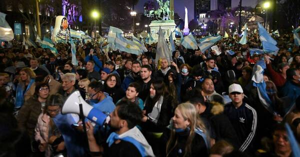 La Nación / “Argentina sin Cristina”: marcha opositora tomó las calles de Buenos Aires