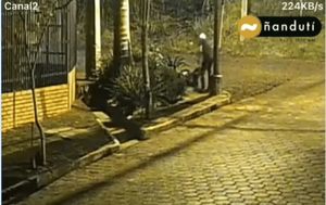 Agresor de CDE estaría oculto en casa de algún familiar, denuncia madre de la victima | Ñanduti