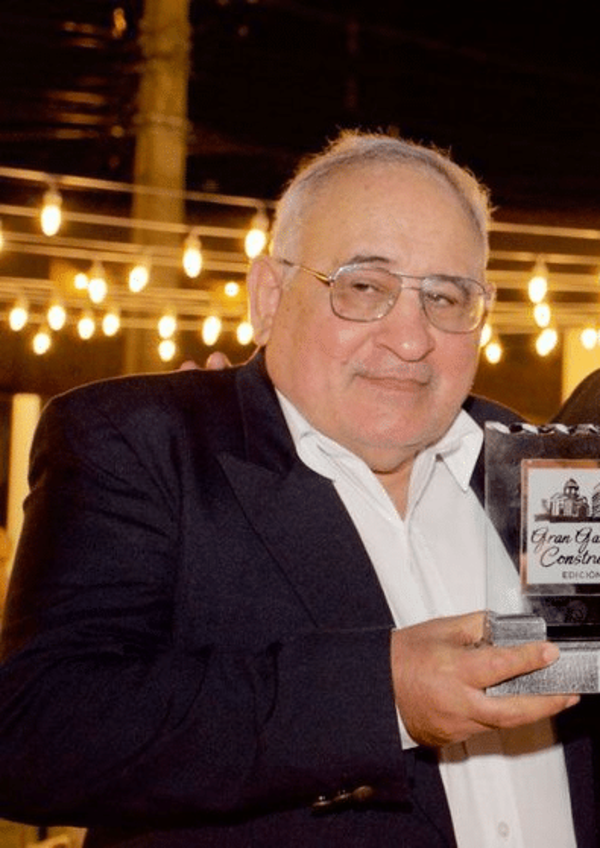 Exitoso empresario termina carrera universitaria a los 72 años y va por su segundo título | Ñanduti